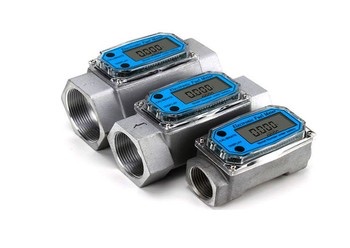 Set of turbine flow meters in multiple connection sizes